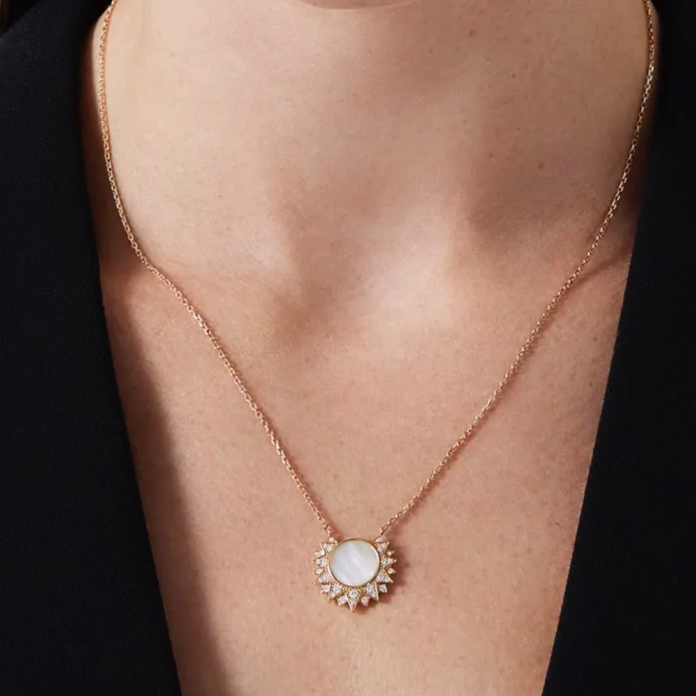 PIAGET
Sunlight 18k Rose Gold Mother of Pearl & Diamond Pendant Necklace